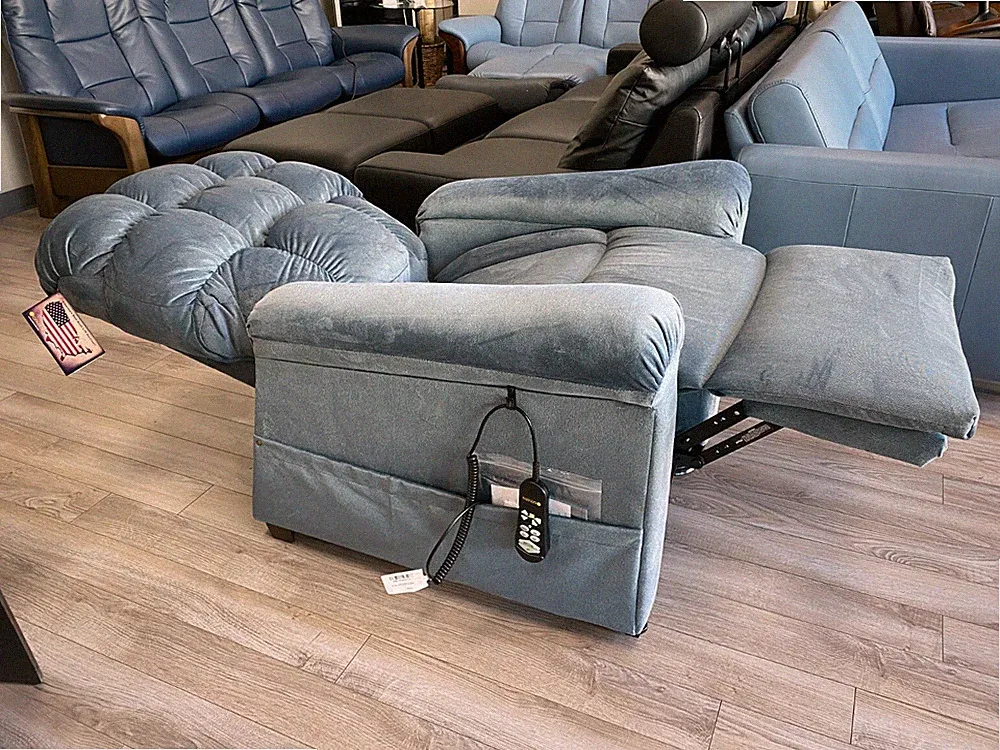 Golden Technologies MaxiComfort Cloud PR510-MLA Dual Lift Chair Recliner Blue