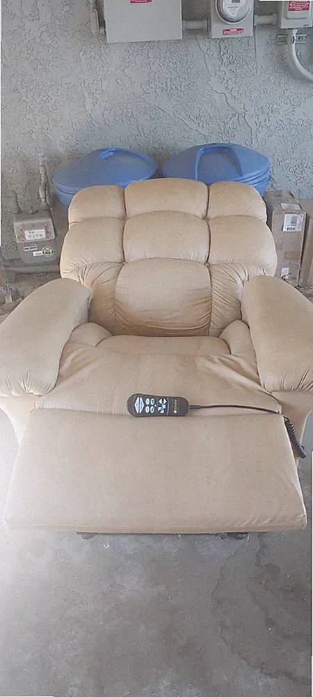 Recliner Chair - Tufted Back Electric Push Back Design